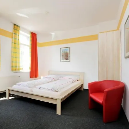 Hotel Goldener Hahn 2*