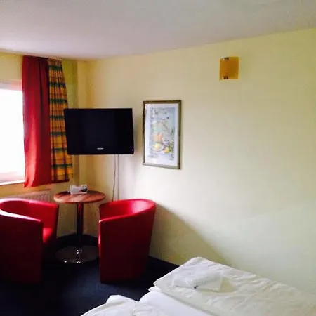 Hotell Goldener Hahn 2*