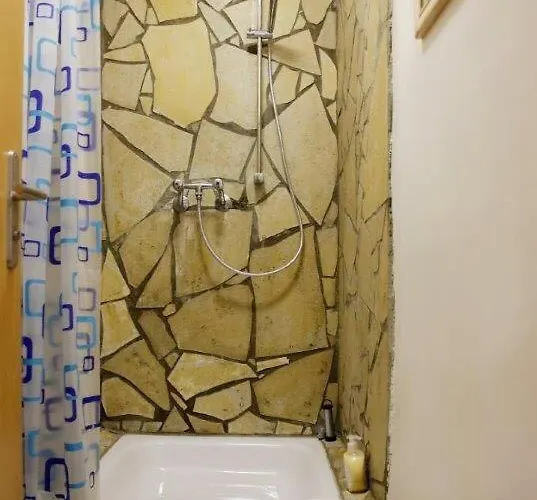 מלון Goldener Hahn 2*