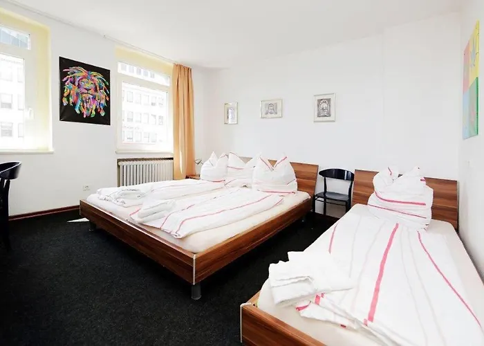 Goldener Hahn Hotel 2*