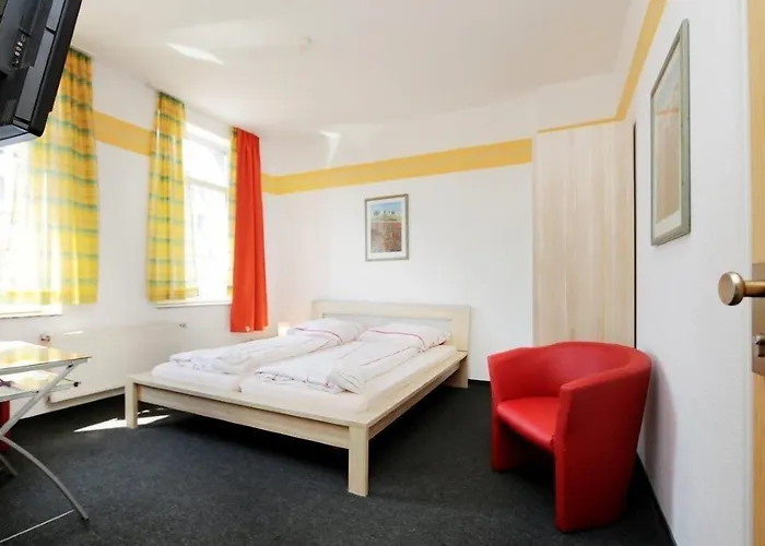 Hotel Goldener Hahn 2*