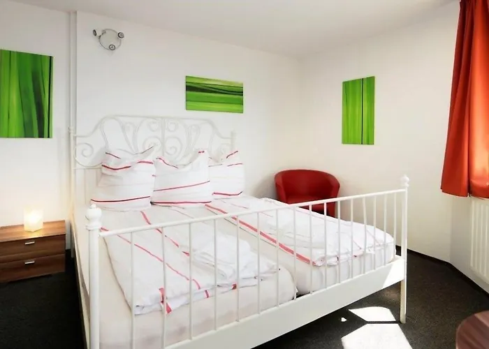 Hotel Goldener Hahn 2*