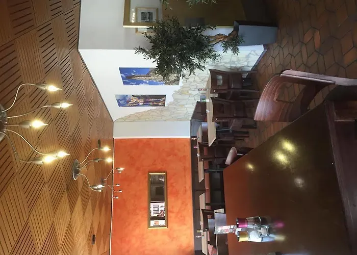 Hotel Goldener Hahn 2*