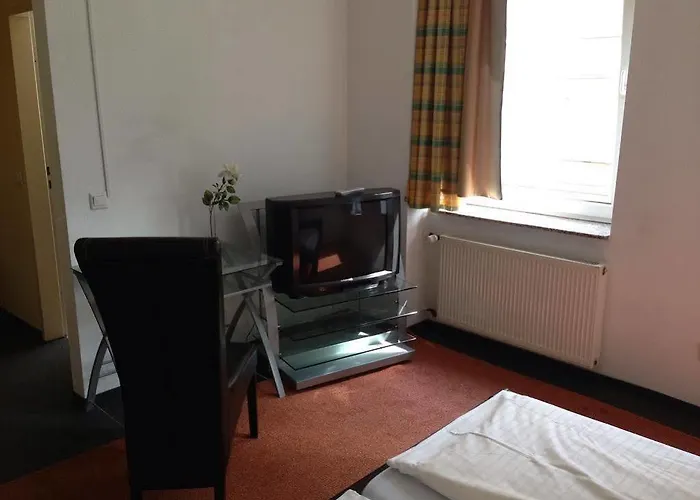 מלון Goldener Hahn 2*