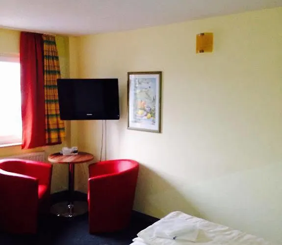 Hotel Goldener Hahn 2*